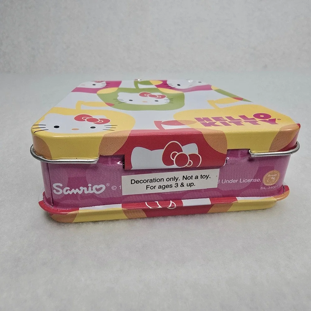 Hello Kitty Mini Purse Tin Box Bead Handle Button Magnets Sanrio 2010 2012